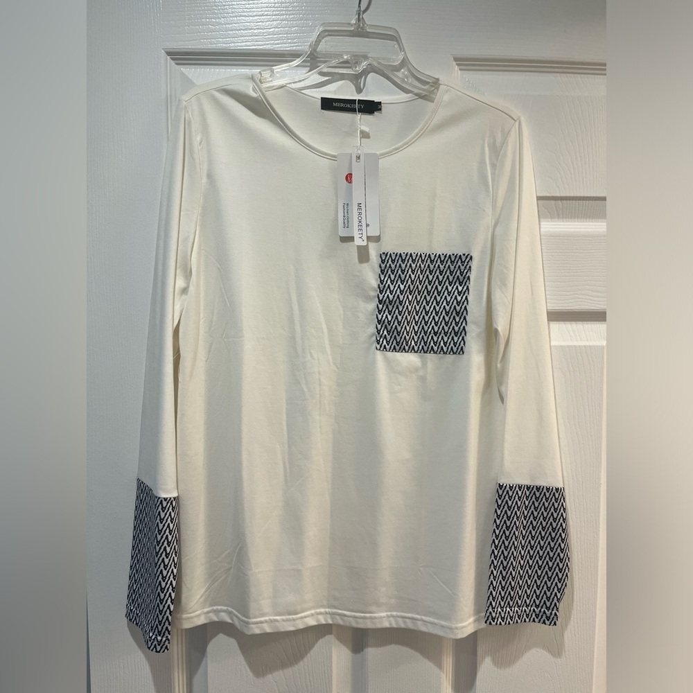 MEROKEETY long sleeve lounge wear top.
